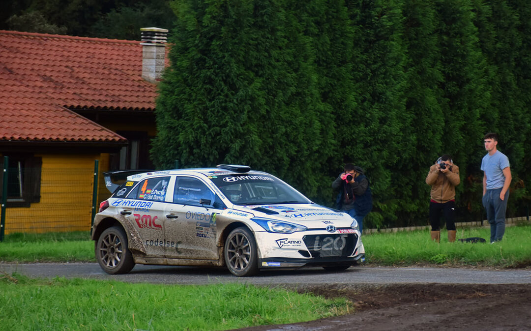 Pernía y Peñate vuelven al podio en el Rally Villa de Llanes